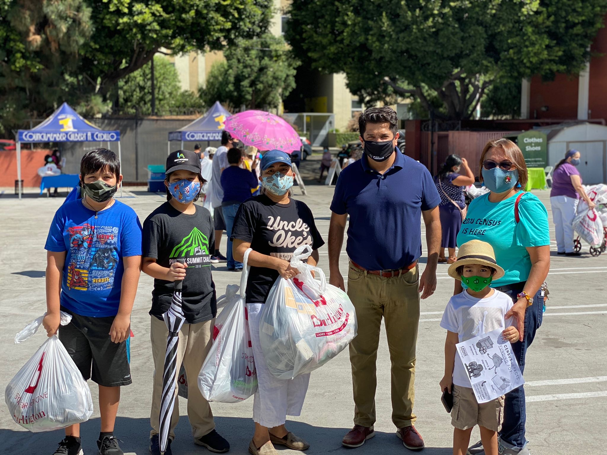 Congressman Gomez distributes clothing and Census information to families in Westlake